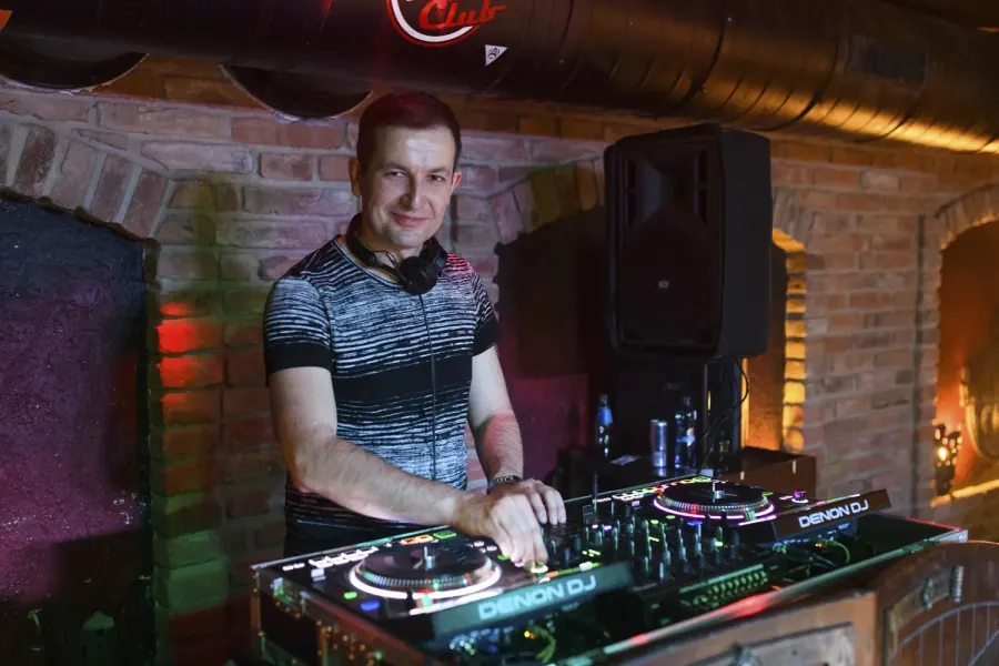 DJ PMC během živého setu